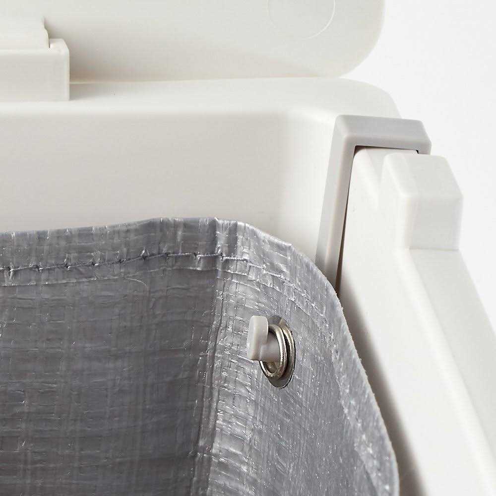 Flip Litter Box with Scoop and Reusable Liner U14256