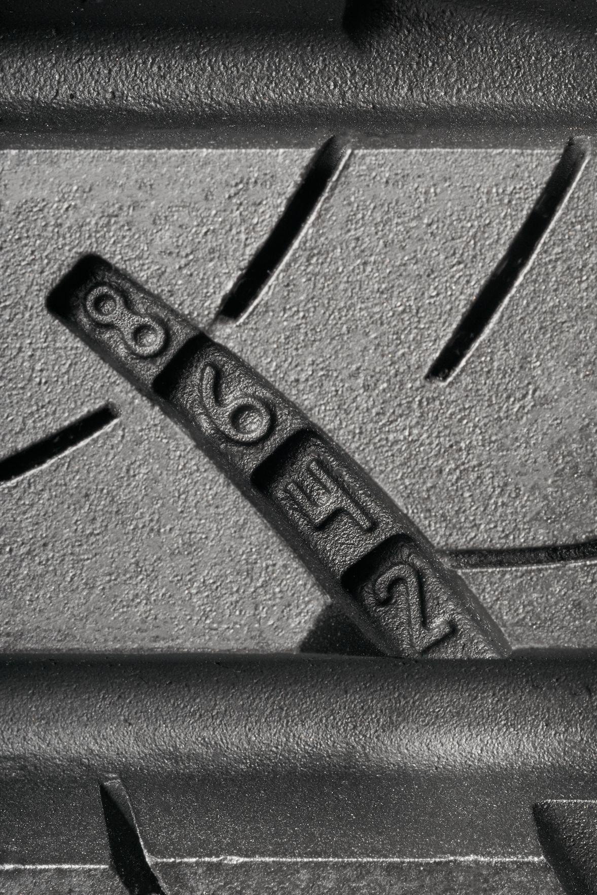 All-Season Tire 225/65R17 102H Q689