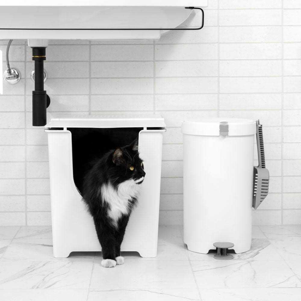 Flip Litter Box with Scoop and Reusable Liner T2515