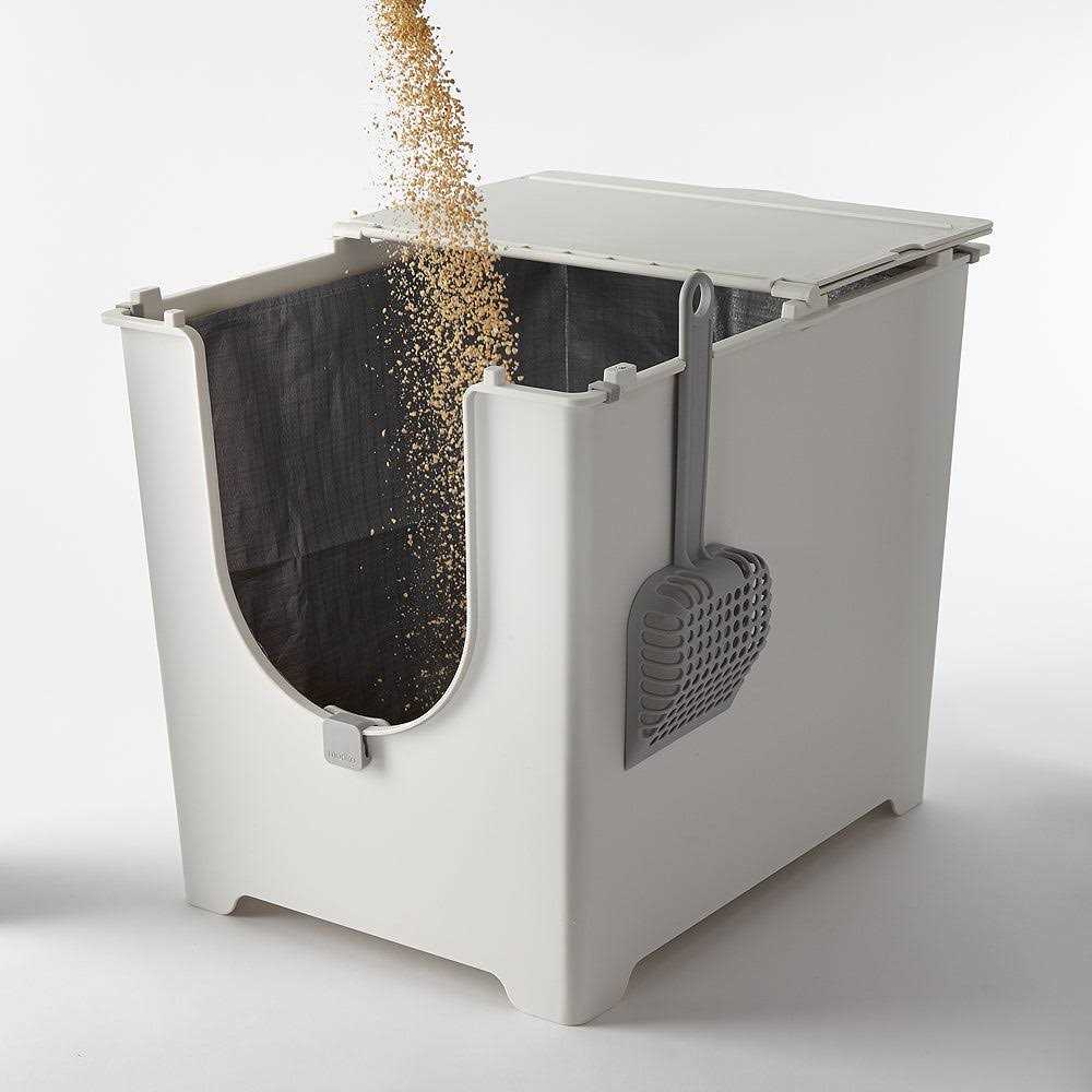 Flip Litter Box with Scoop and Reusable Liner T2515