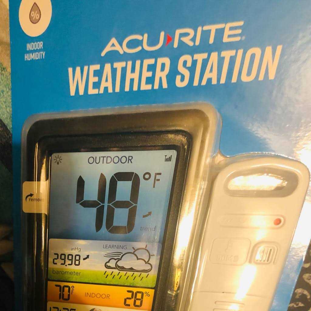 Wireless Color Forecaster with Temperature and Humidity W393